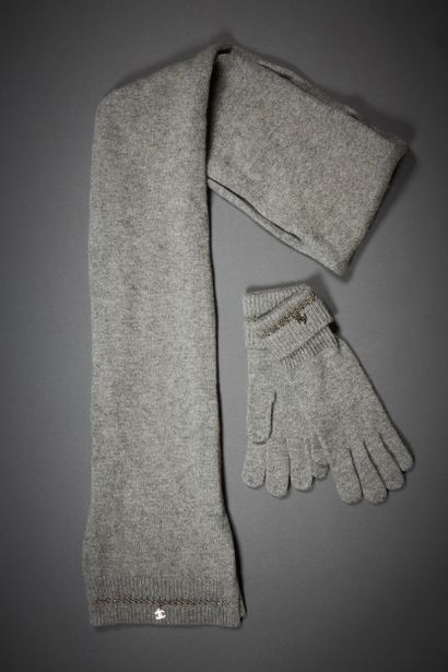 CHANEL

Ensemble en cachemire chiné gris...