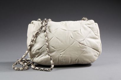 CHANEL par Karl Lagerfeld année 2011

Sac...