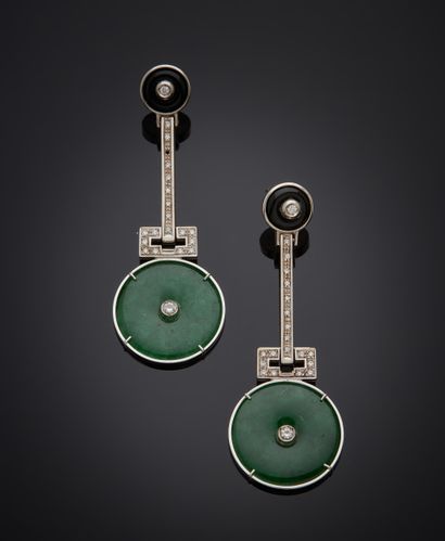 Paire de pendants d'oreilles en or gris 750...