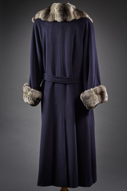 Robert GERMAIN

Manteau en laine et cachemire...