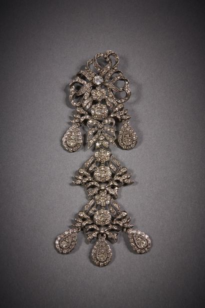 Kenneth J LANE

Broche girandole d'inspiration...