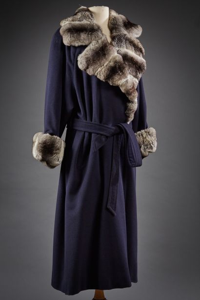 Robert GERMAIN

Manteau en laine et cachemire...