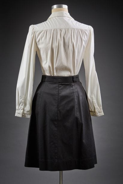 PRADA

Ensemble composé d'une chemise en...