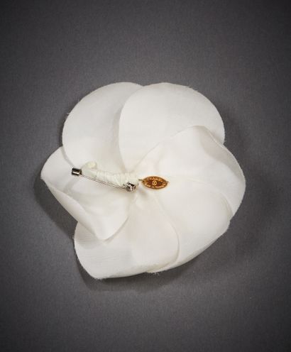 CHANEL 

Broche 