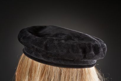 HERMES Paris made in France

Béret en veau...