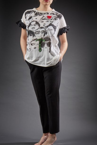 LANVIN

Ensemble composé d'un t-shirt en...