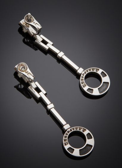 CARTIER

Paire de pendants d'oreilles en...