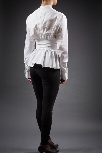ALAÏA

Ensemble composé d'une blouse en coton...