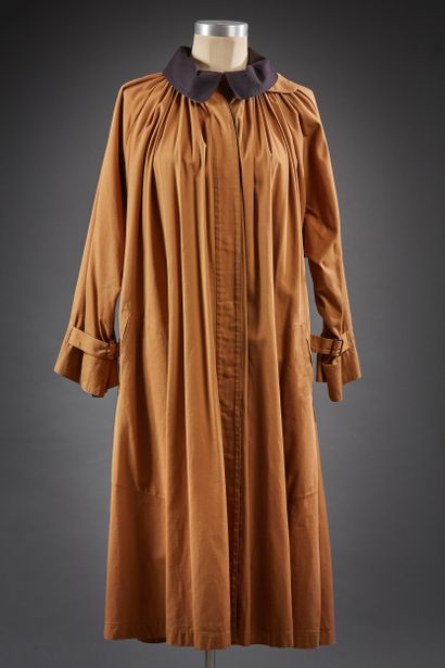 Thierry MUGLER circa 1980

Ample pardessus...