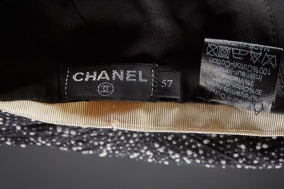 CHANEL

Béret en tweed noir, blanc, tour...