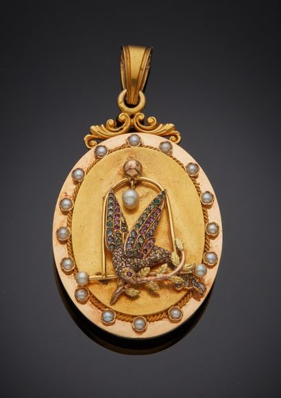 Pendentif médaillon ouvrant en or jaune 750...