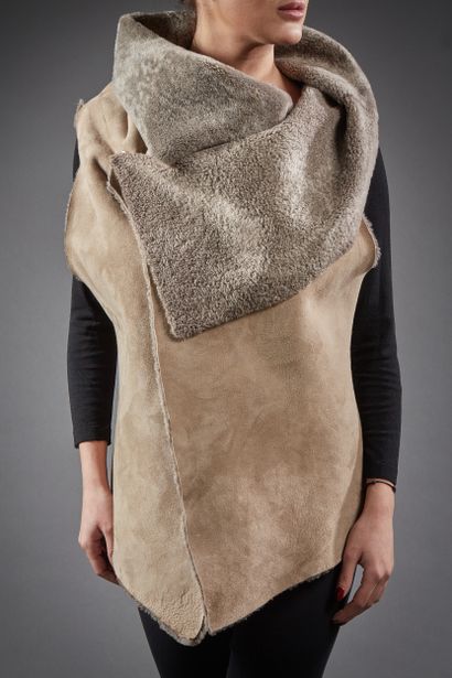 Gilet asymétrique sans manche en envers daim...