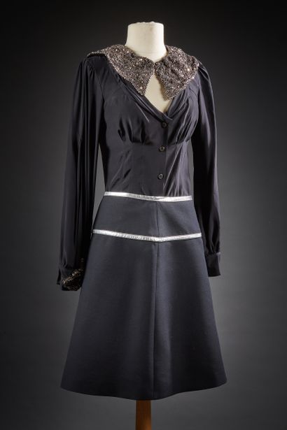 PRADA

Ensemble composé d'une blouse en soie...