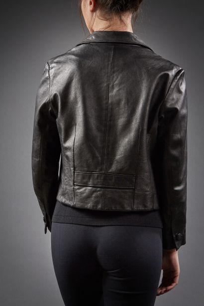 PRADA 

Collection Automne/Hiver 2010-2011

Veste...