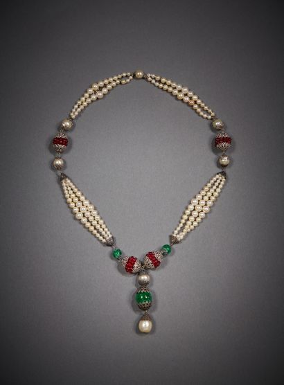 CHANEL, dans le goût de

Sautoir de perles...