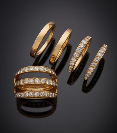 VAN CLEEF ARPELS

Bague bandeau en or jaune...