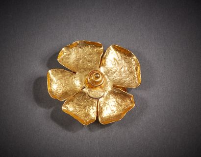 Sonia RYKIEL

Pin's fleur en métal doré martelé....