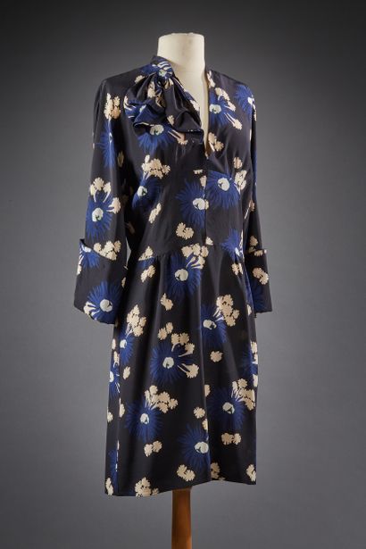 MARNI

Robe en crêpe de soie noire imprimé...