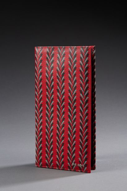 PRADA

Compagnon en veau saffiano rouge à...