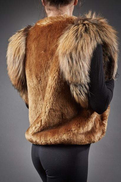 PRADA

Gilet zippé en fourrure synthétique...