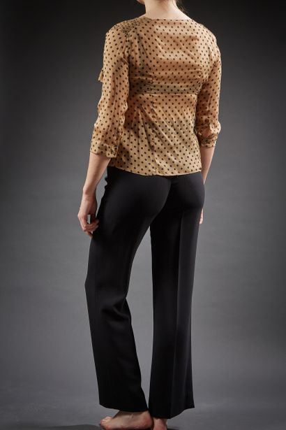 PRADA

Ensemble en crêpe de soie beige imprimé...