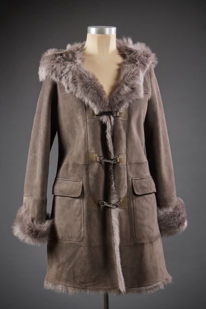ZAPA

Duffle-coat en envers daim gris et...