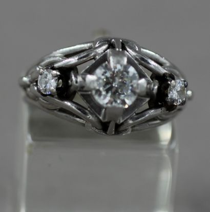 Bague en platine 850 millièmes, le centre...