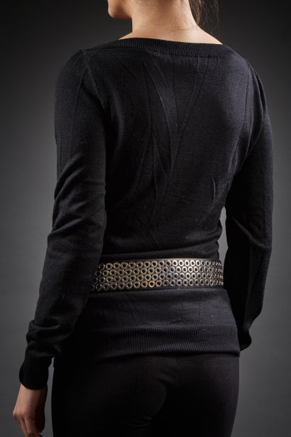 ALAÏA

Lot composé d'un pull en laine noire,...