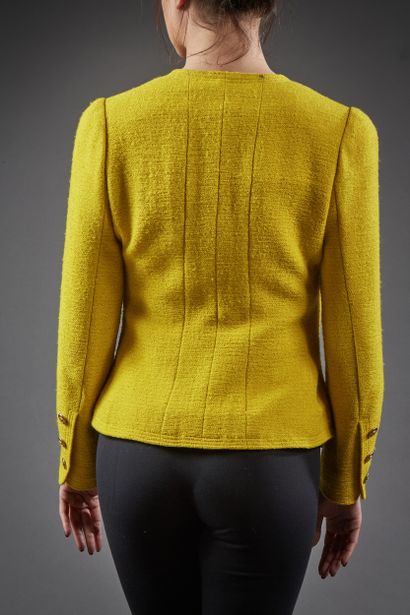 CHANEL Boutique

Veste courte en tweed souffre,...