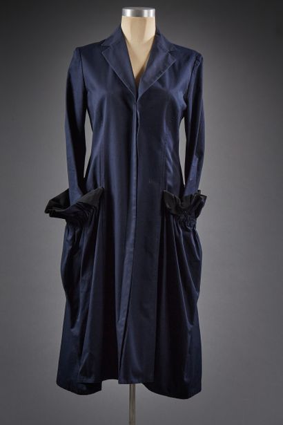 Yohji YAMAMOTO

Manteau zippé en coton marine,...