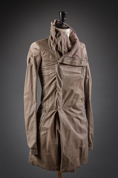 Rick OWENS

7/8ème zippé en veau vieilli...