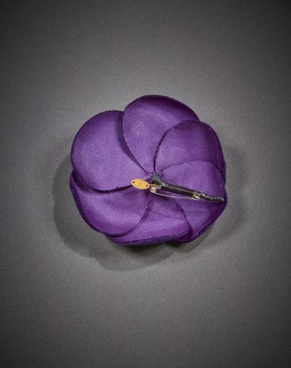 CHANEL 

Broche 