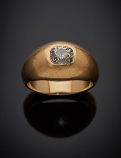 Bague jonc en or jaune 750 millièmes ornée...
