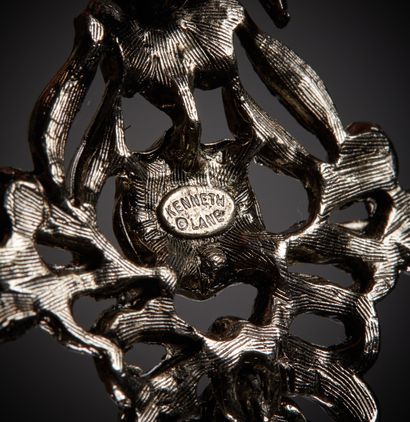 Kenneth J LANE

Broche girandole d'inspiration...