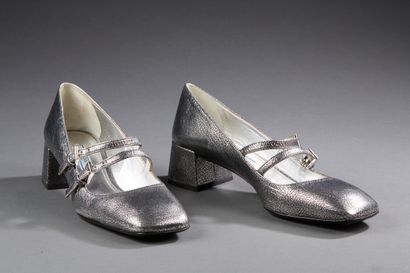 PRADA

Paire de babies en cuir métallisé...