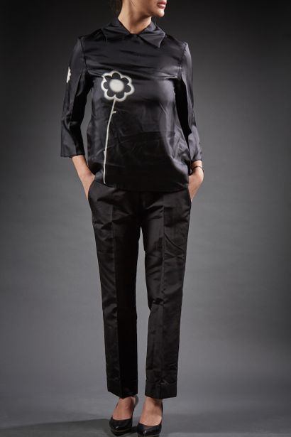 PRADA 

Collection Printemps/Été 201

Ensemble...