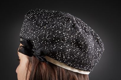 CHANEL

Béret en tweed noir, blanc, tour...