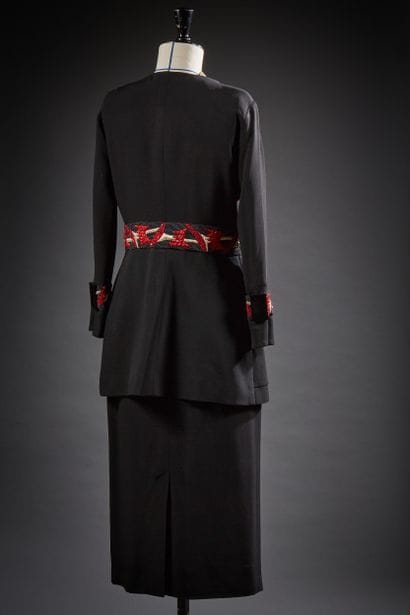Karl LAGERFELD circa 1980

Magnifique ensemble...