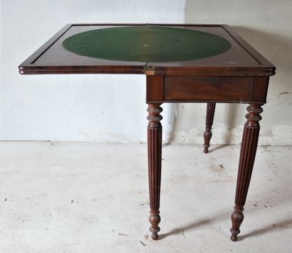 Table à jeux en placage d'acajou à plateau...