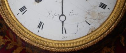 Pendule œil de bœuf en tôle relaqué rouge...