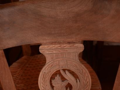 Quatre paires et une chaises paillées dépareillées...