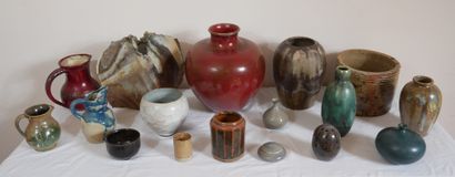 Lot de vases en céramique divers (petits...