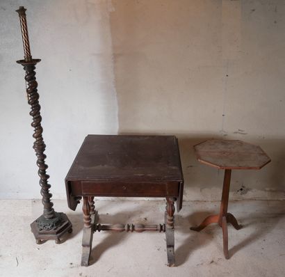 Lot : 

- Pied de lampe en bois naturel tourné...
