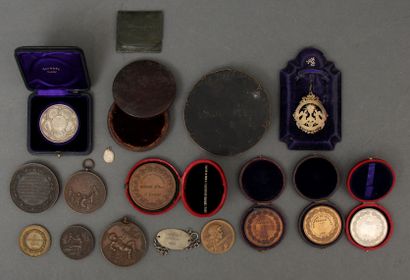 # Lot de médailles :

- Médaille en cuivre...