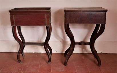 Lot :

- Travailleuse en placage d'acajou...
