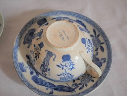 Lot d'assiettes en porcelaine bleu-blanc...