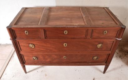 Commode en placage d'acajou à cinq tiroirs...