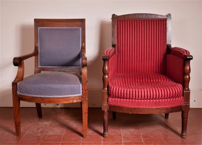 Lot :

- Fauteuil cabriolet en bois naturel...