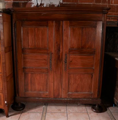 Armoire en bois naturel à deux portes, montants...
