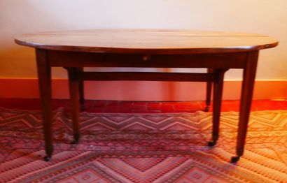 Table ovale en bois naturel à pieds gaines

H...